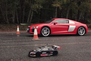 Audi R8 V10 versus R/C Audi R8 - Drag Race