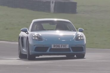 Porshce 718 Cayman S Going All Out on Anglesey Circuit