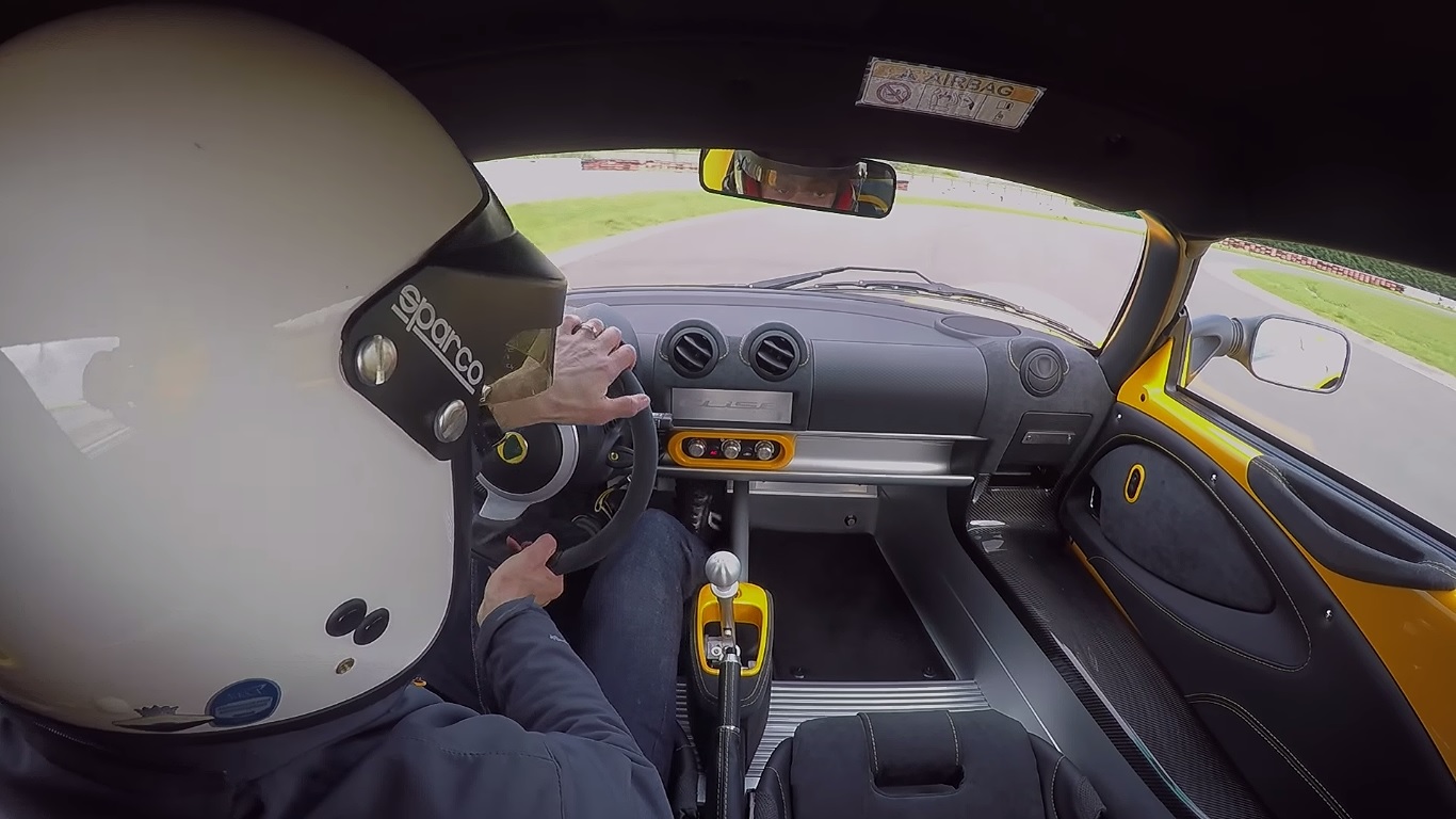 Lotus Elise Sprint 220 Goes Crazy Around the Hethel Test Track