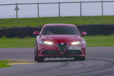 Alfa Romeo Giulia Quadrifoglio Shows Off its Speed at the Anglesey Circuit
