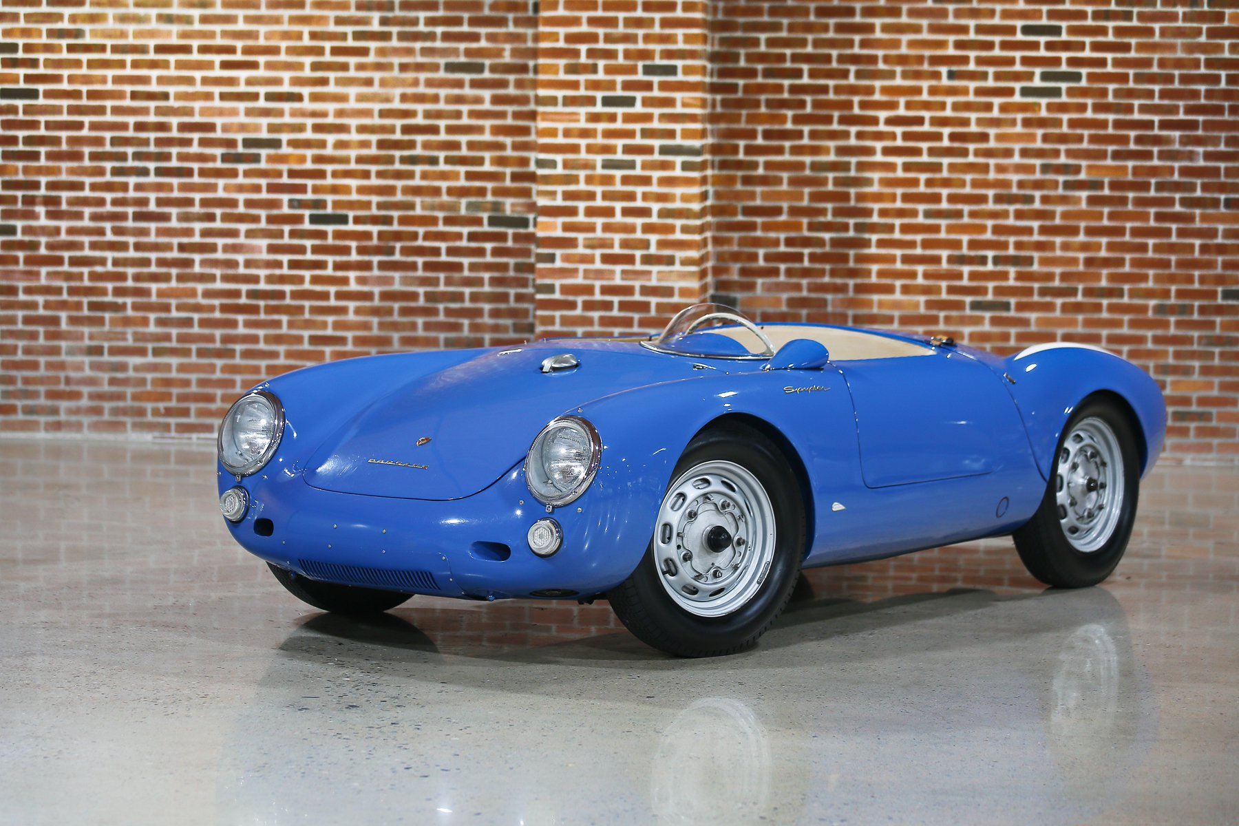 Porsche 550 Spyder – The Porsche’s Racing Legend插图3