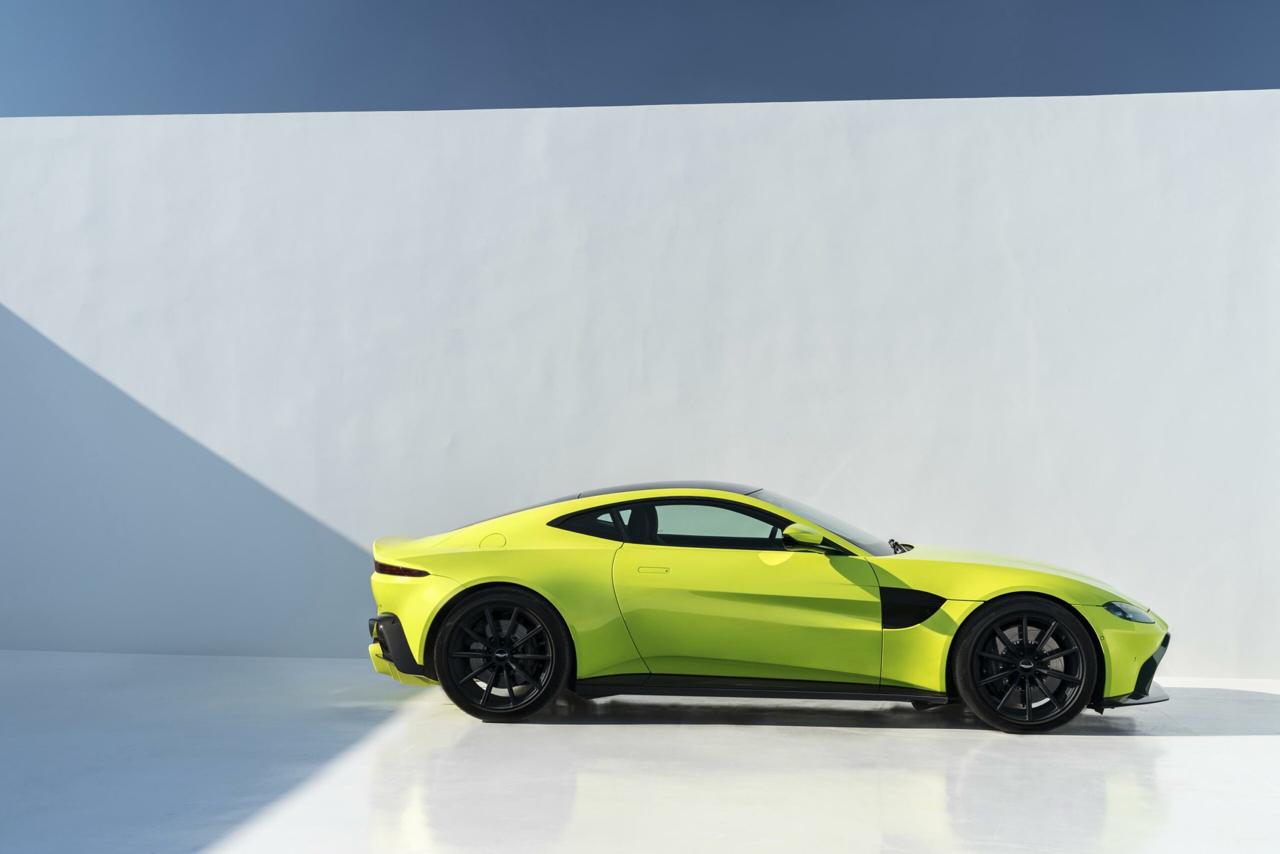 9- Aston Martin V8 Vantage