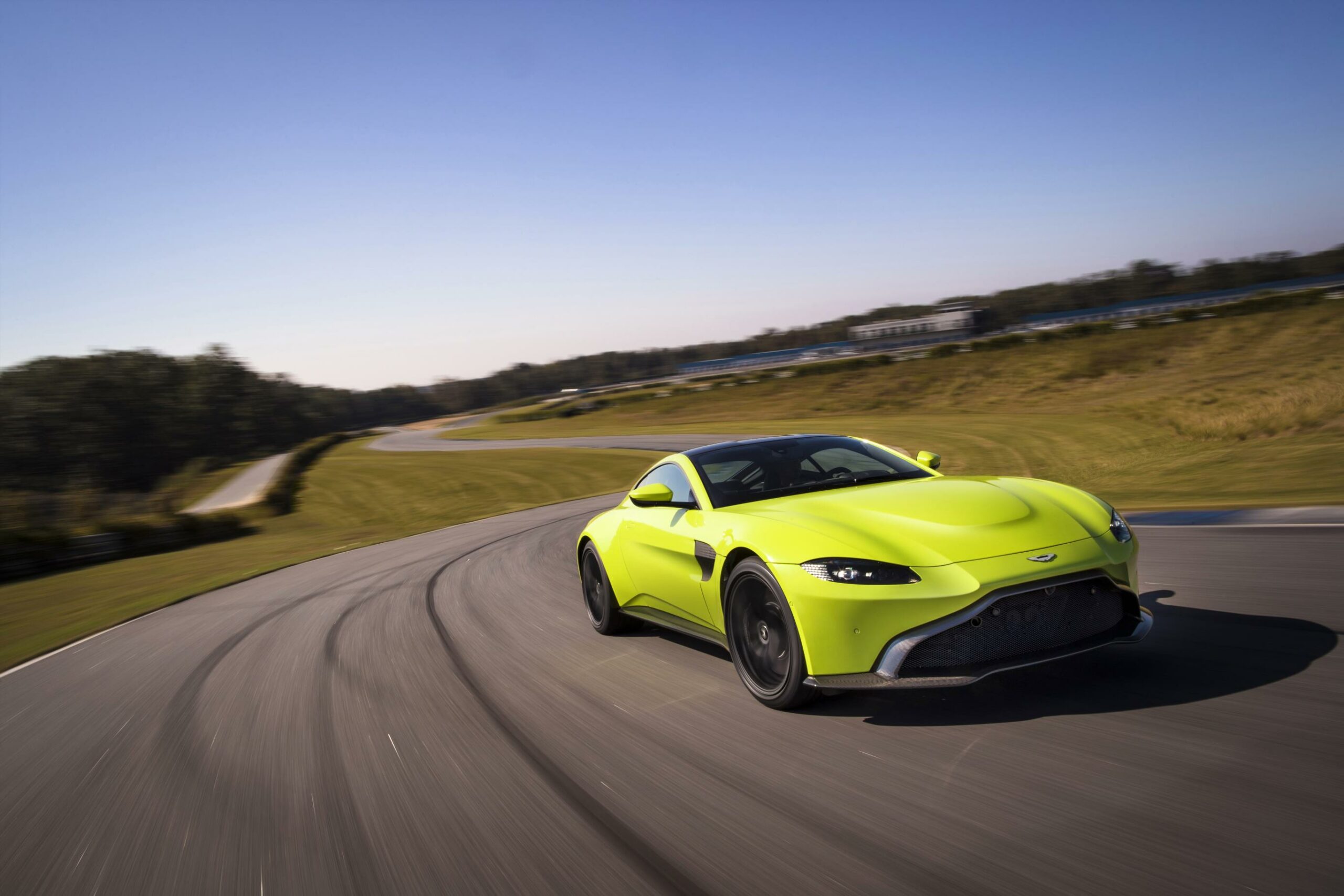 Aston Martin V8 Vantage Featured image