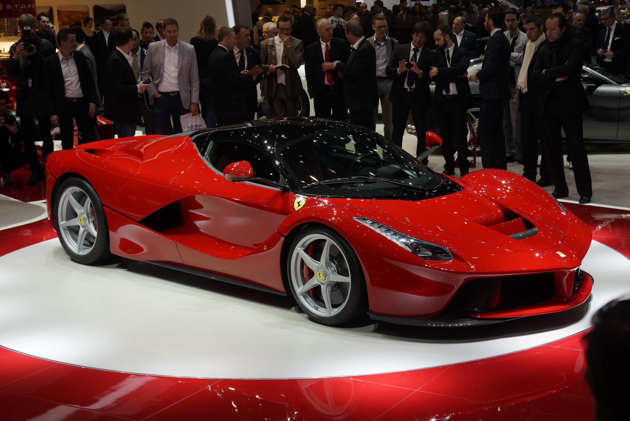 Ferrari LaFerrari Ultimate Guide 12