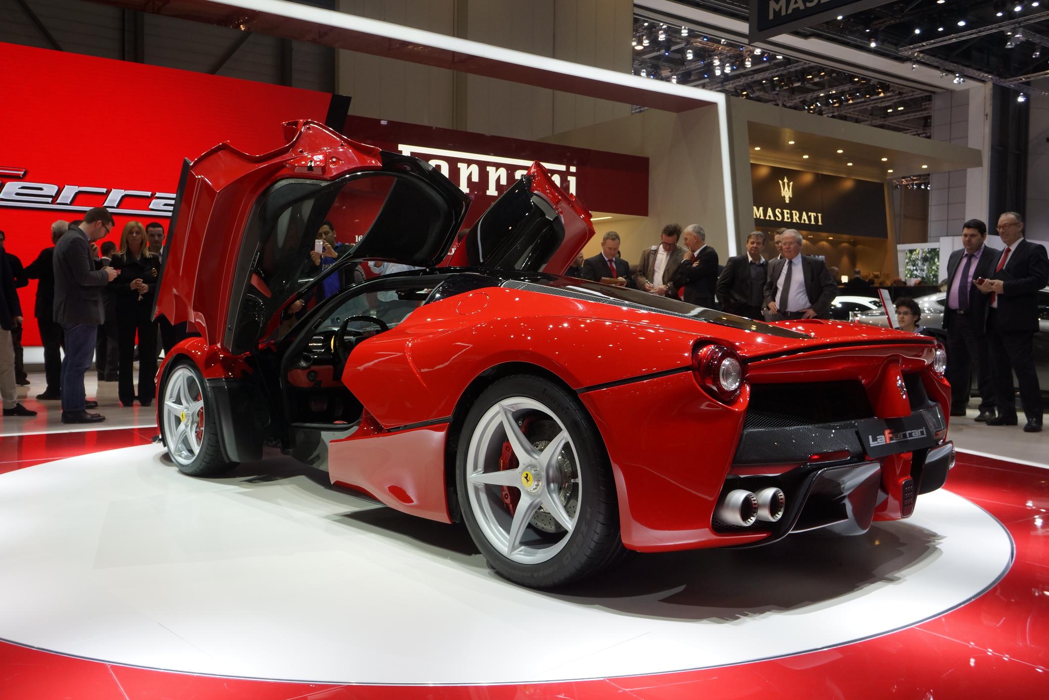 Ferrari LaFerrari Ultimate Guide 16