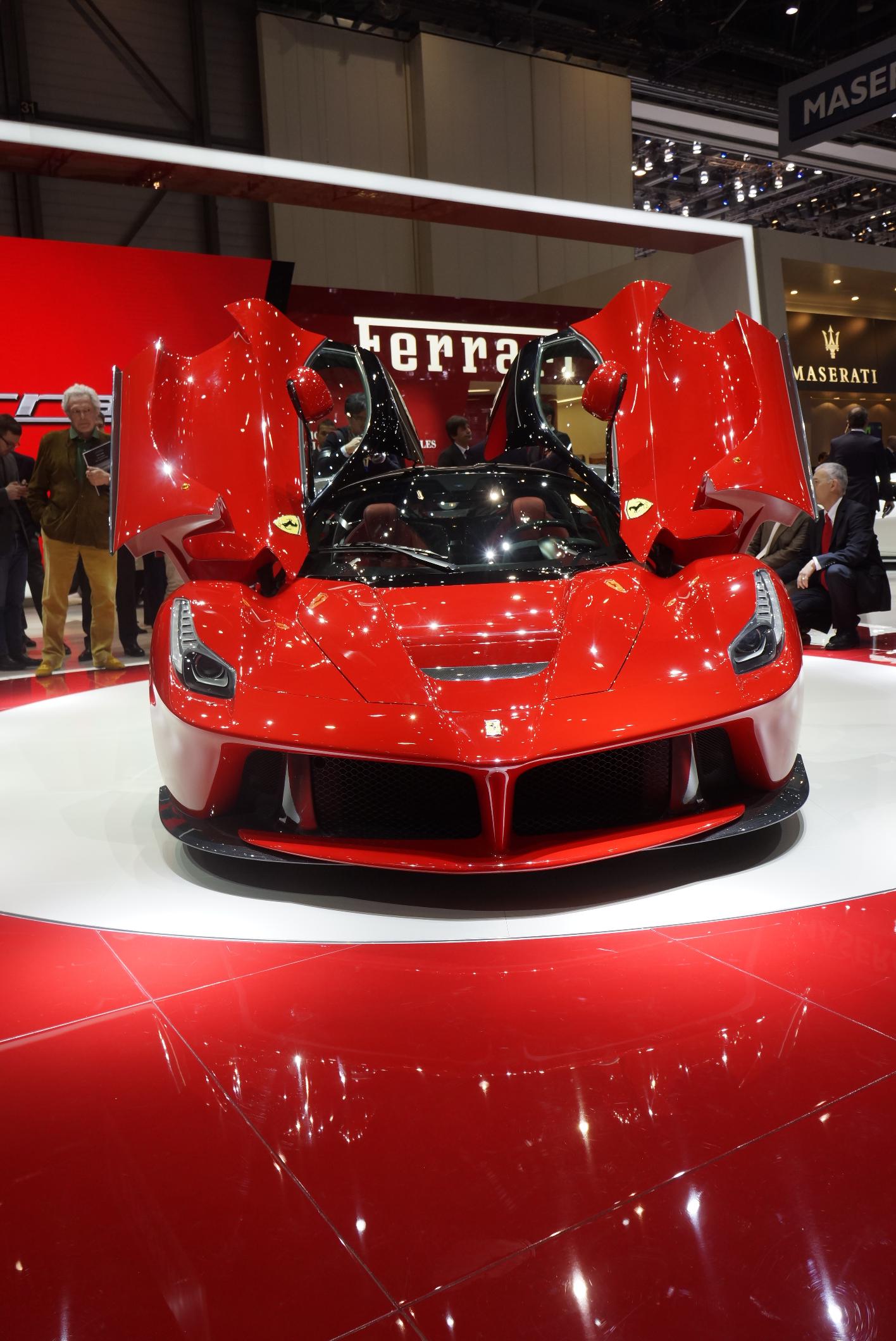 Ferrari LaFerrari Ultimate Guide 18