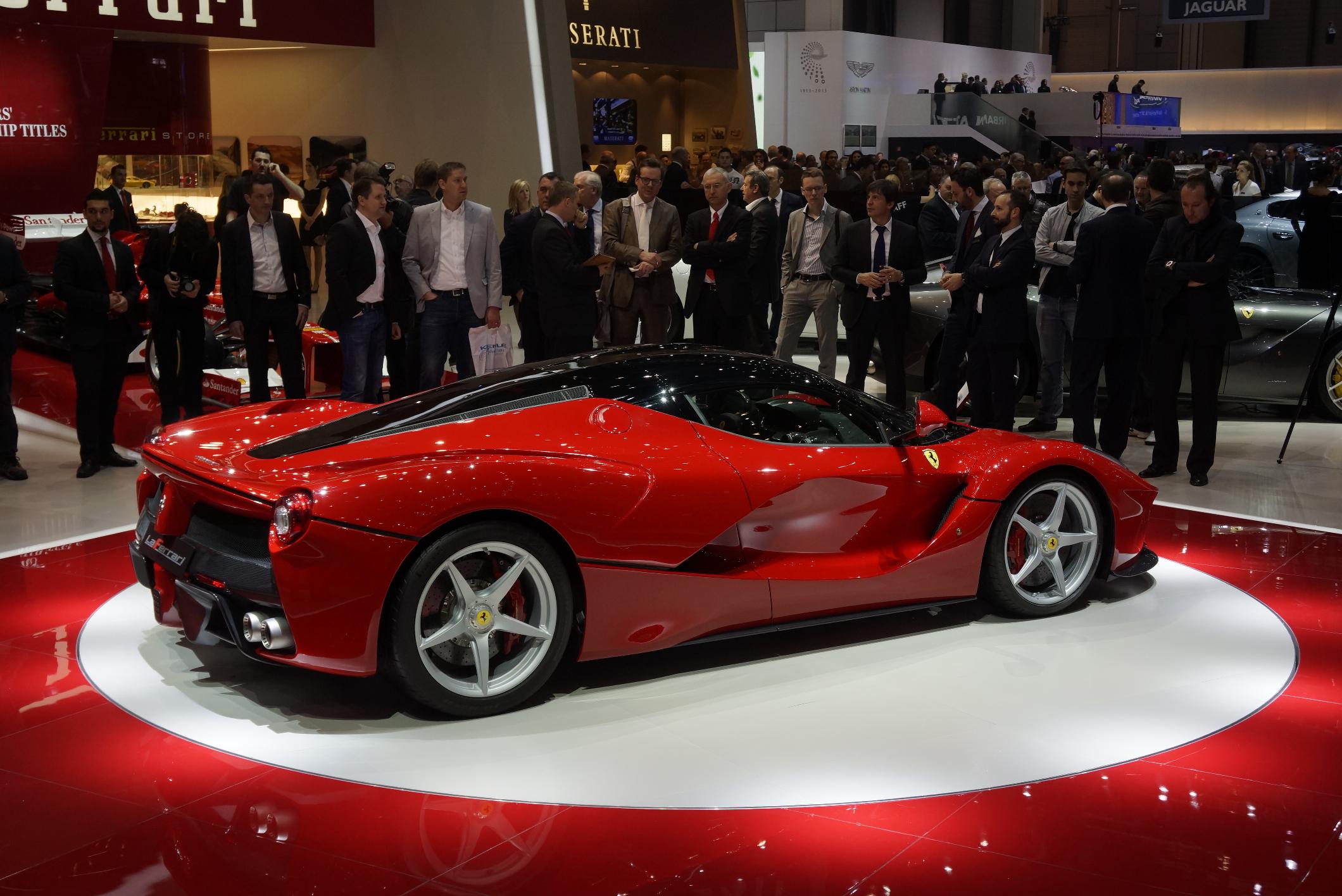 Ferrari LaFerrari Ultimate Guide 3