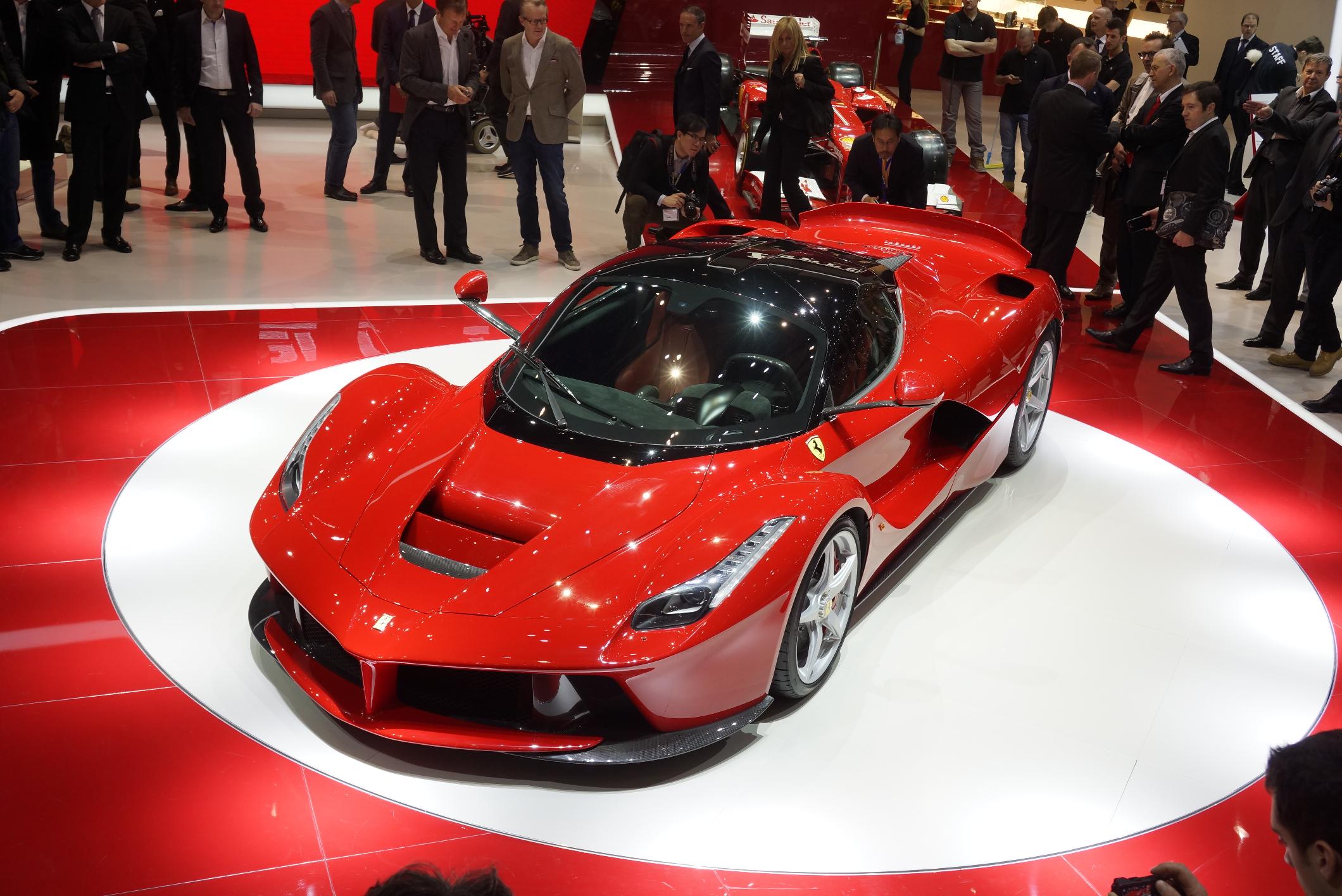 Ferrari LaFerrari Ultimate Guide 6