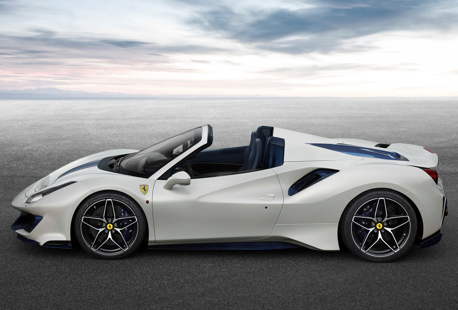 488 Pista Spider Side