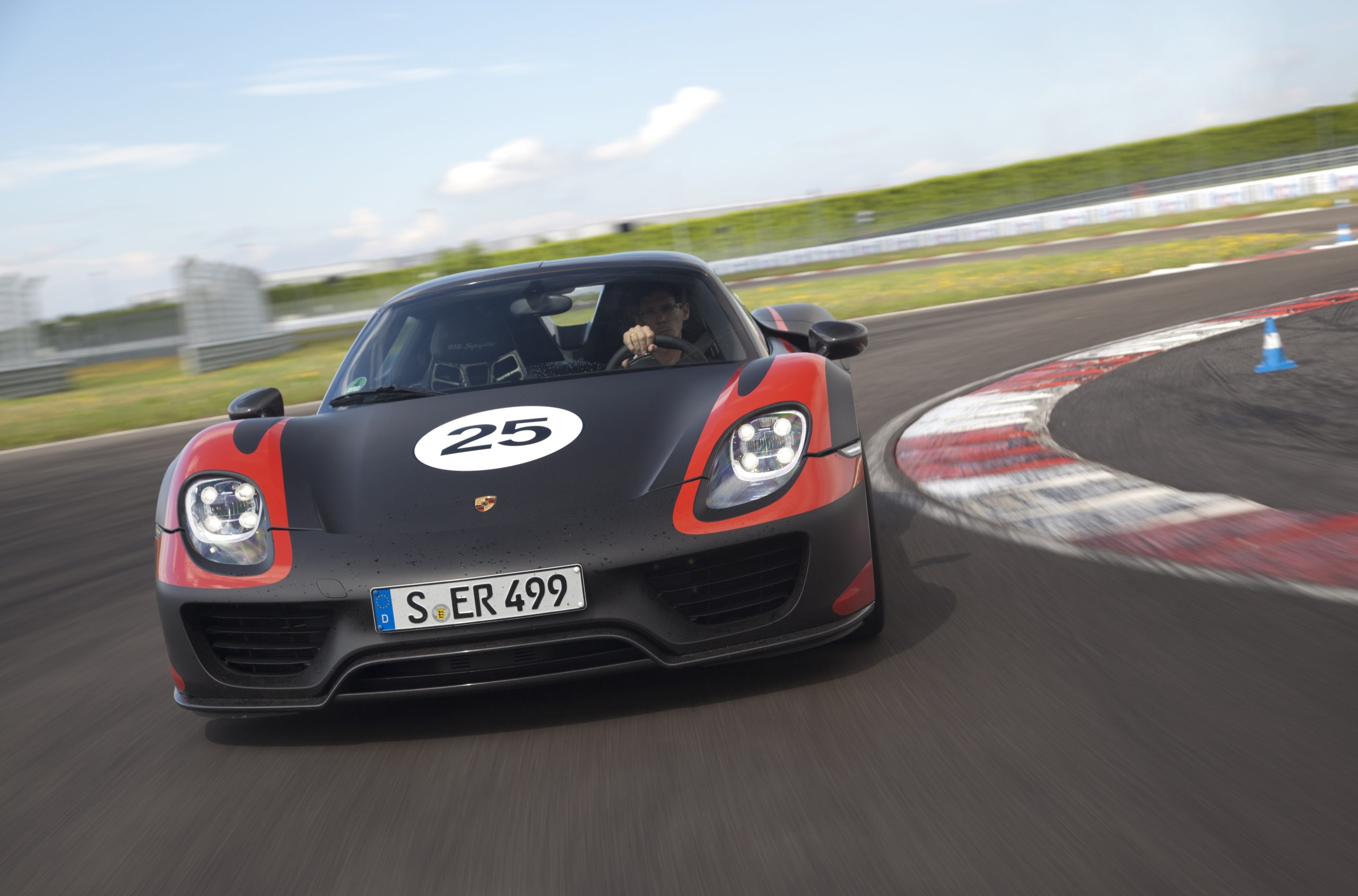 7 Porsche 918 Spyder