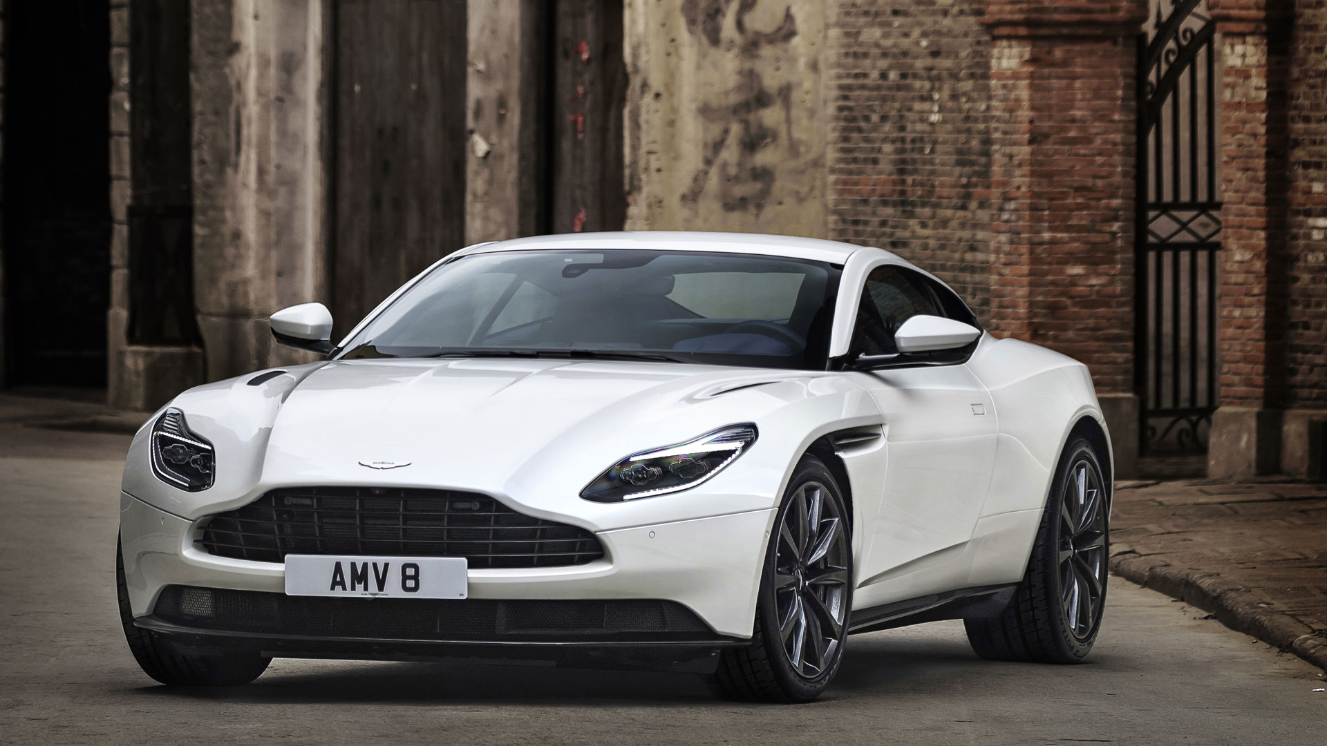 Aston Martin DB11