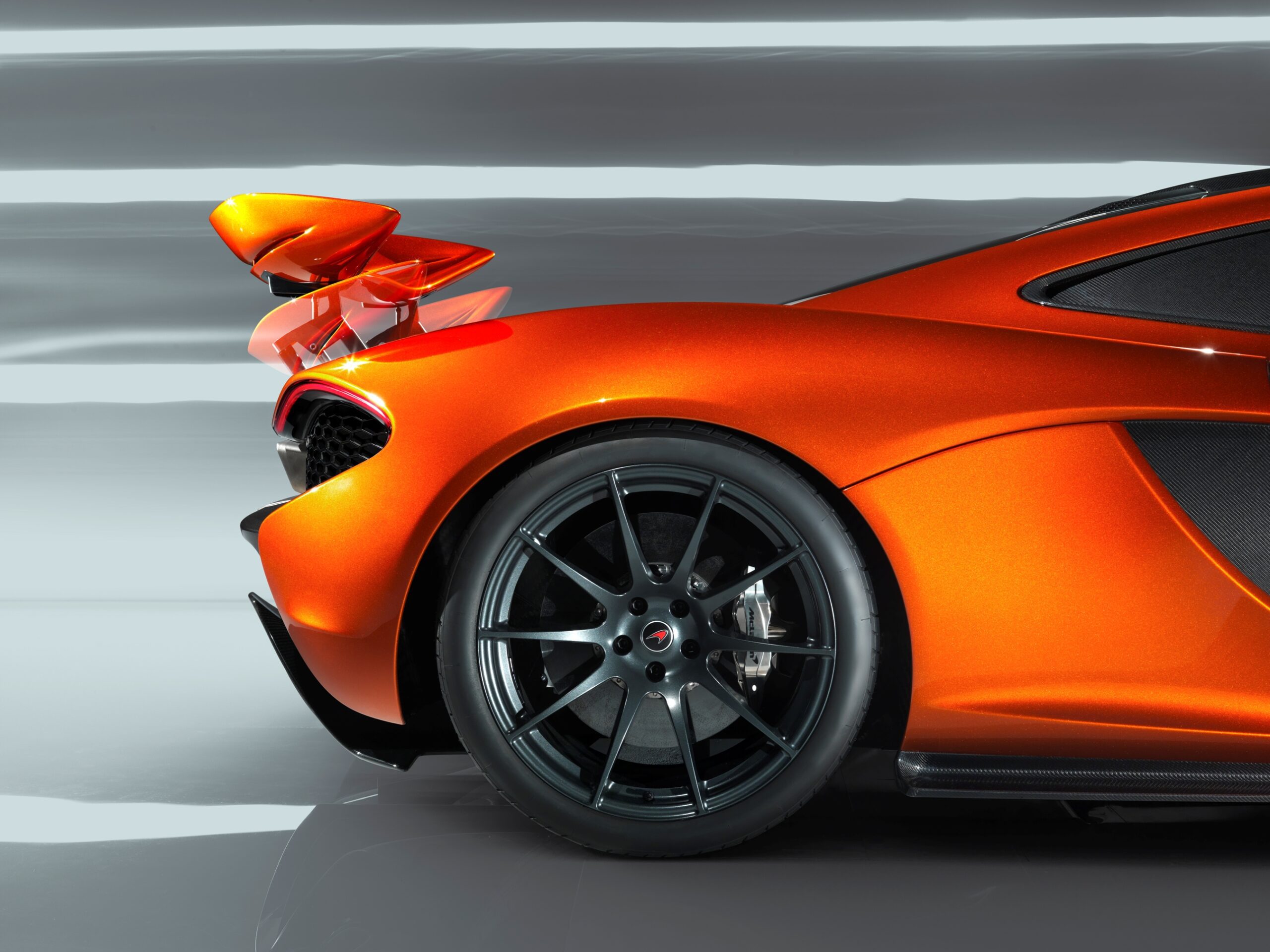 15 McLaren P1
