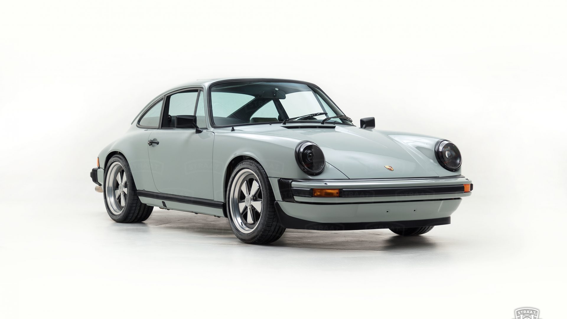 1983 Porsche 911 by Straat