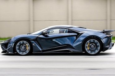 W Motors Fenyr Supersport Driving