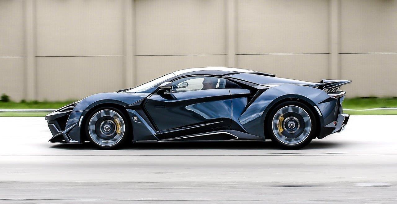 W Motors Fenyr Supersport Driving