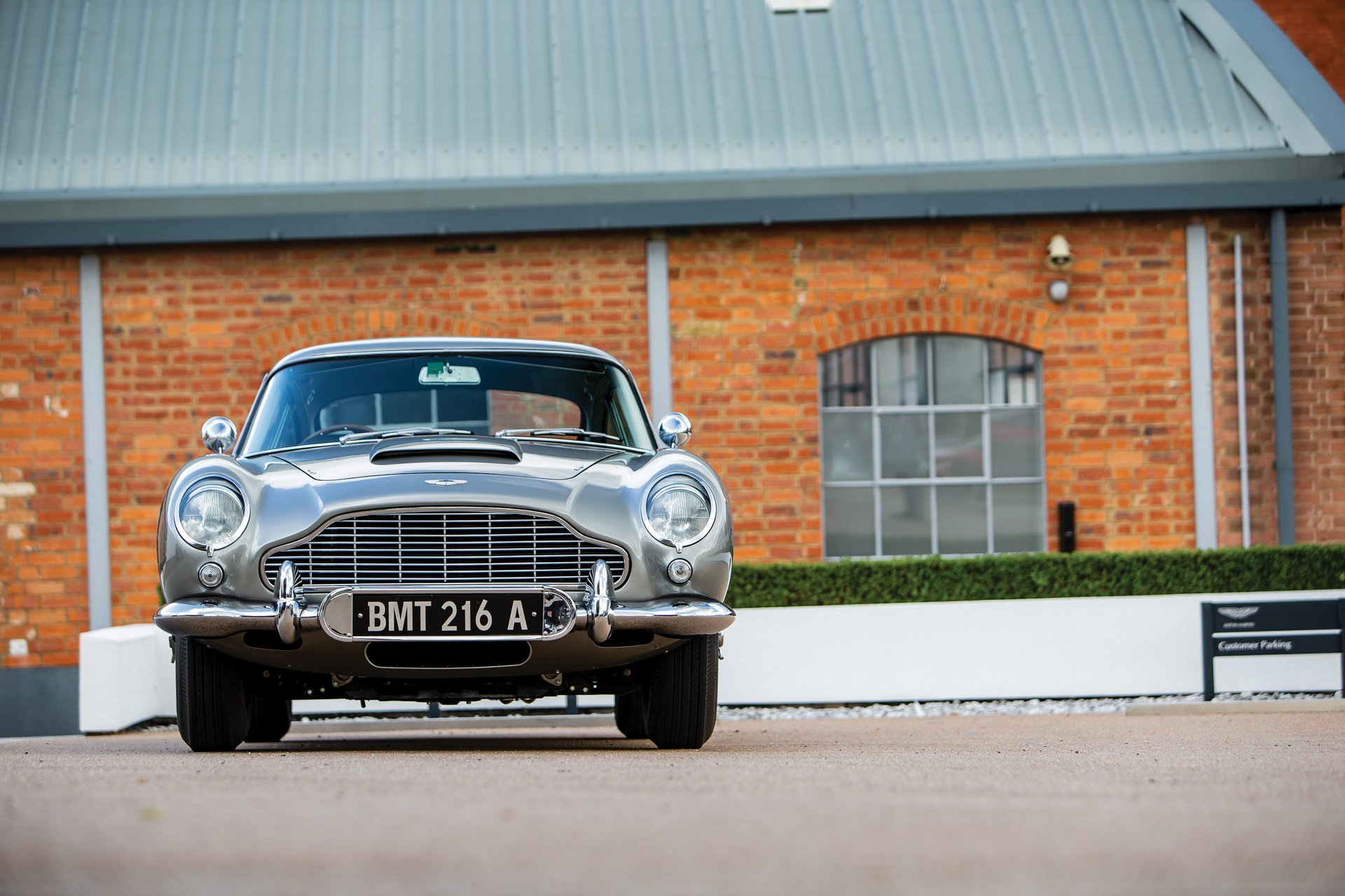 Aston Martin DB5 Bond car