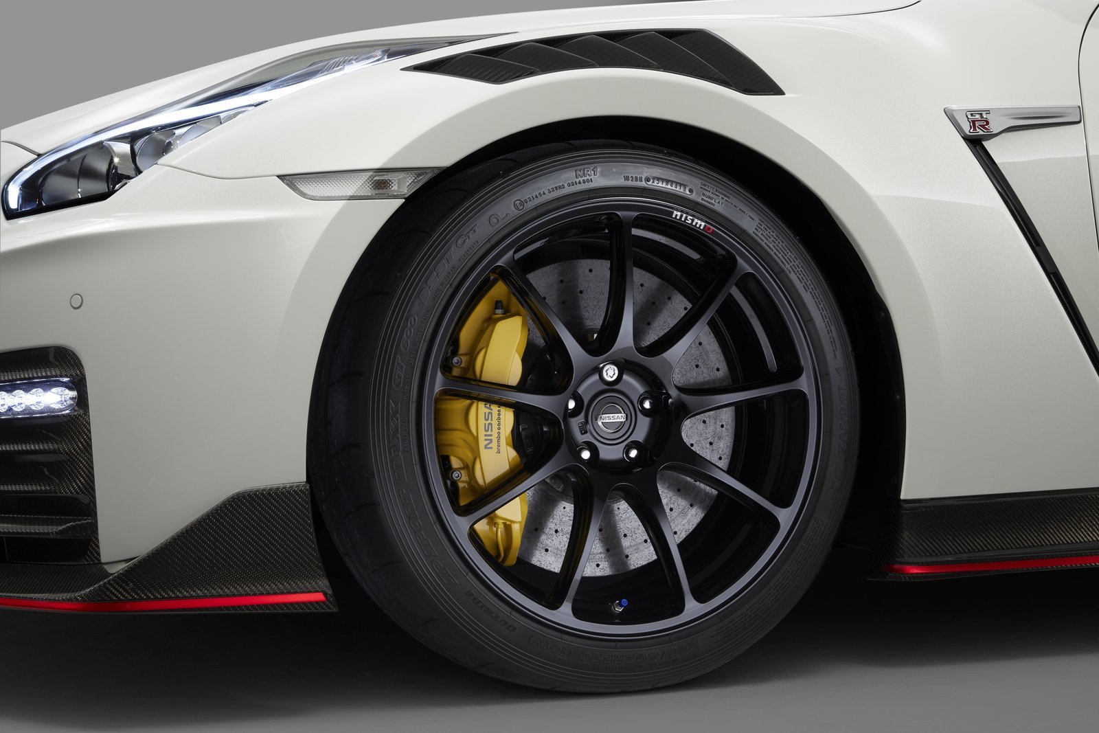 2020 Nissan GT-R Nismo Tires