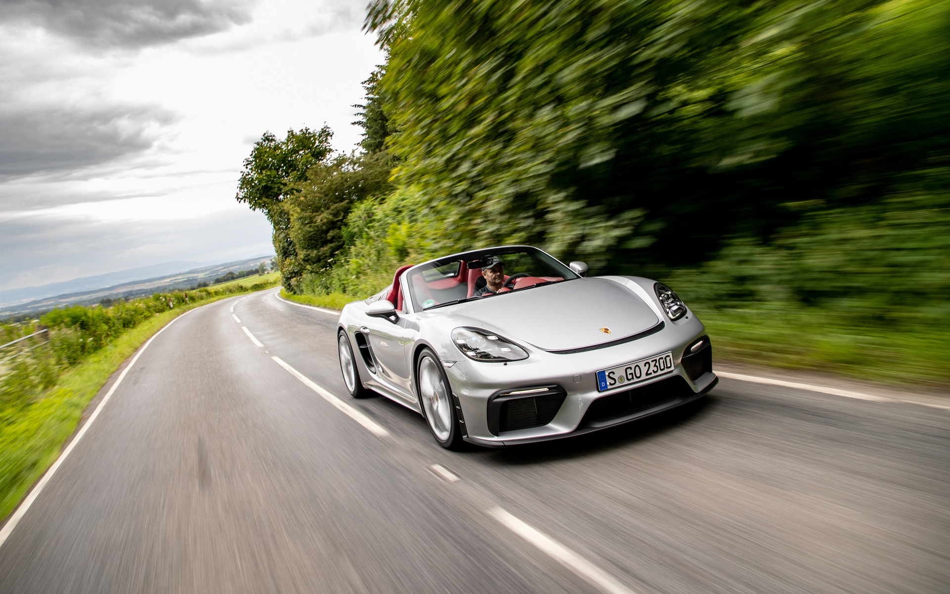 Marc LaChapelle from The Car Guide reviews the Porsche 718 Boxter & Cayman