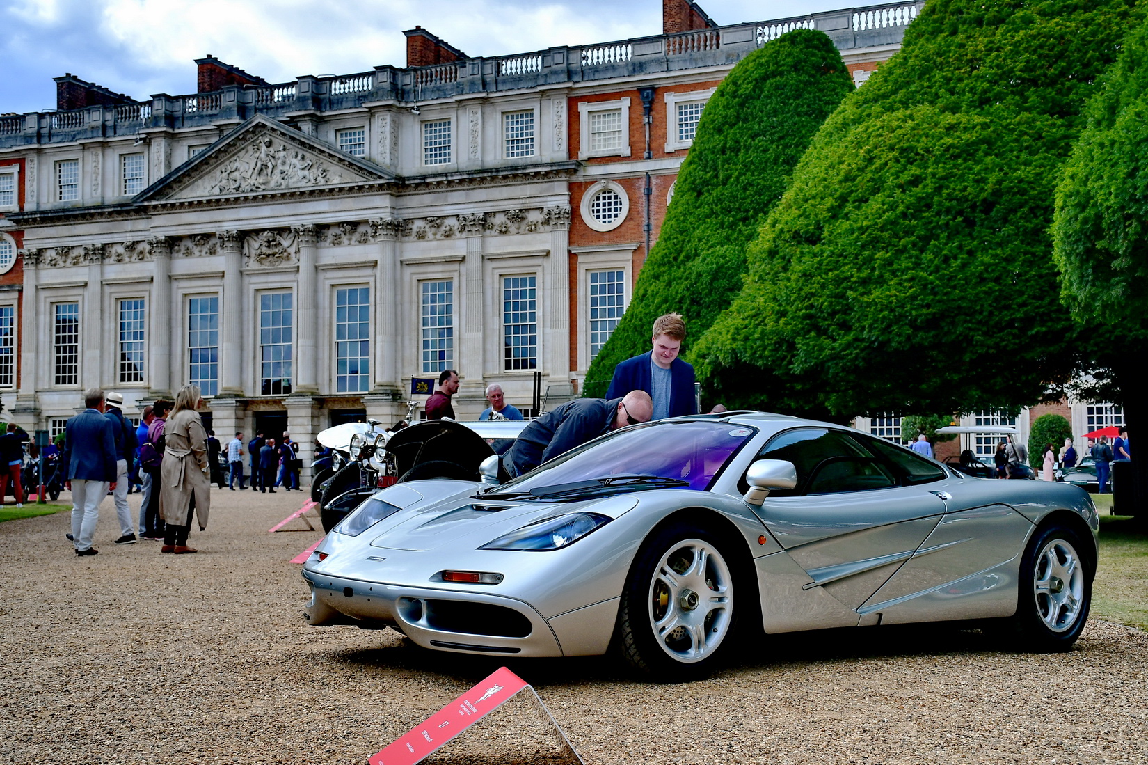 A silver McLaren F1