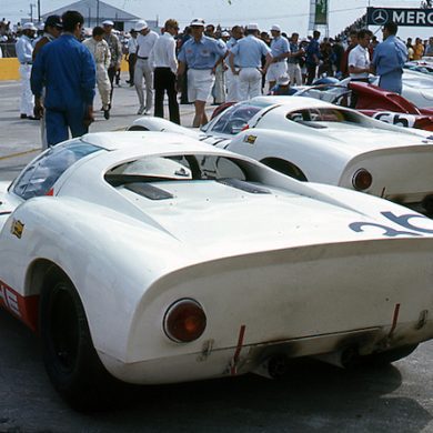 Two factory Porsche 910s await the start of the 1967 Sebring 12 Hours