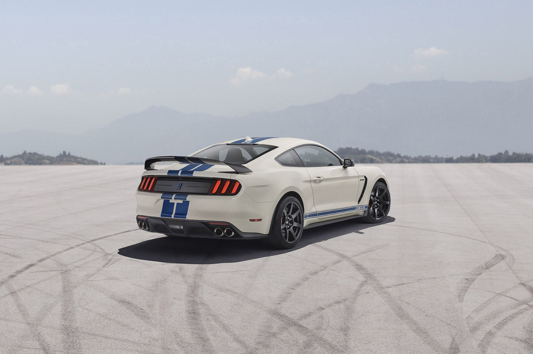 Heritage Edition Package available on 2020 Mustang Shelby GT350 and GT350R models features a unique throwback livery with Wimbledon White paint and Guardsman Blue side and over-the-top racing stripes