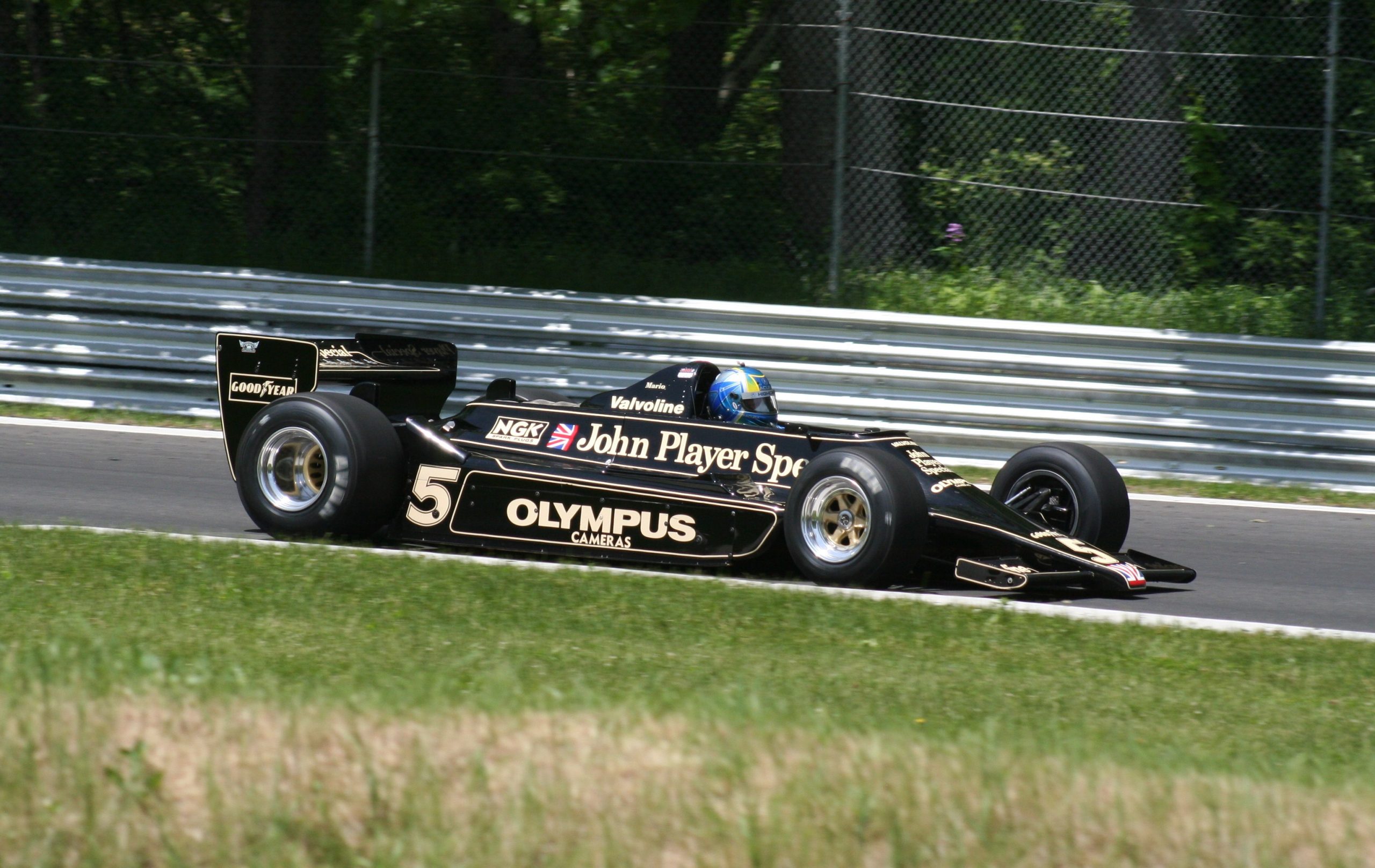 Lotus 79