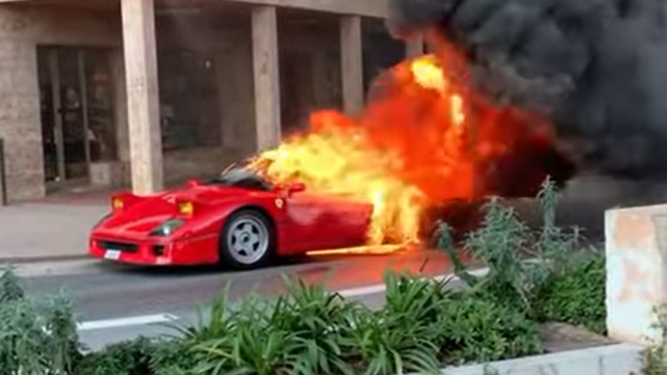 Ferrari F40 fire in monaco