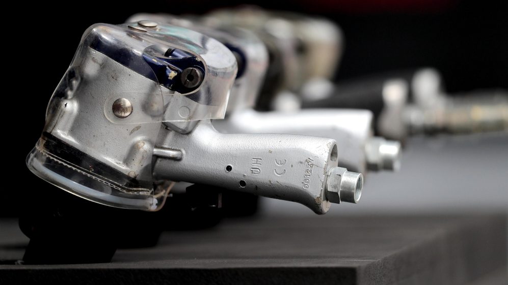 F1 team wheel guns