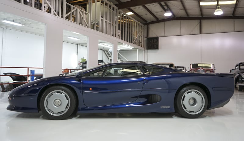 Jaguar XJ220