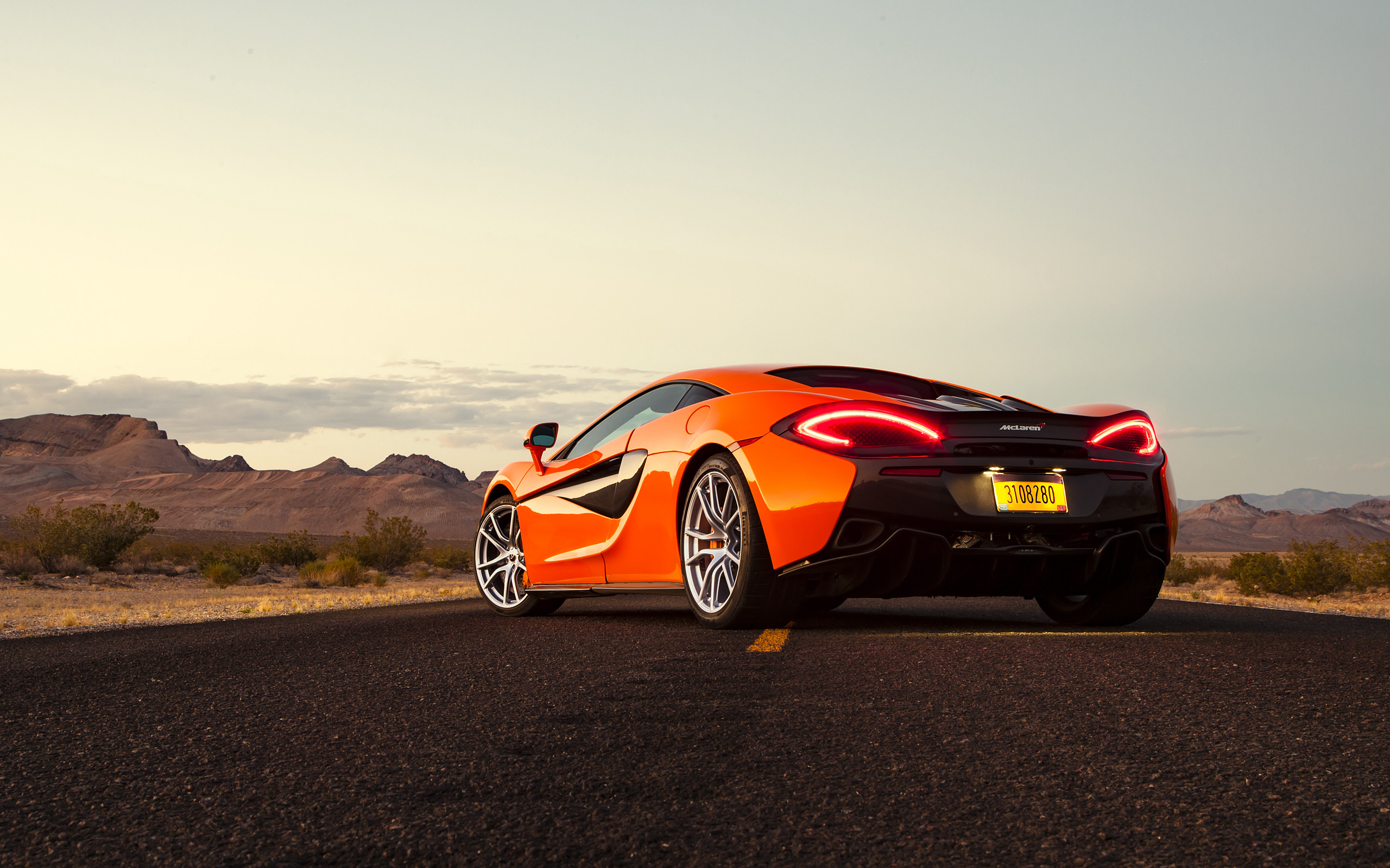 McLaren 570S Coupé Wallpapers