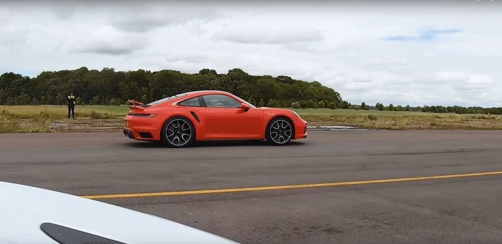 Porsche 992 911 Turbo S vs McLaren 720S