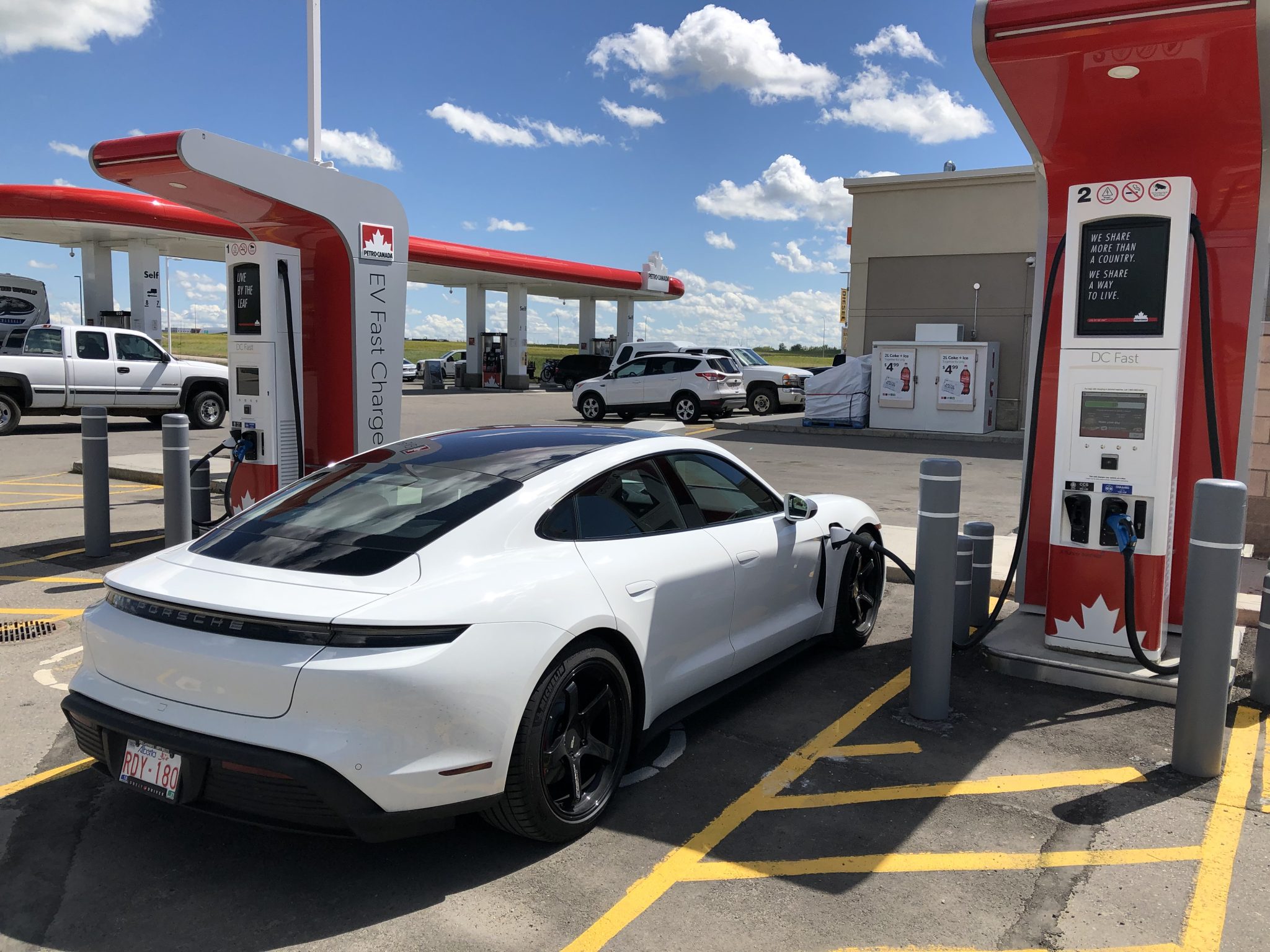 Porsche Taycan 4S - My Experience at a Charging Station | Review