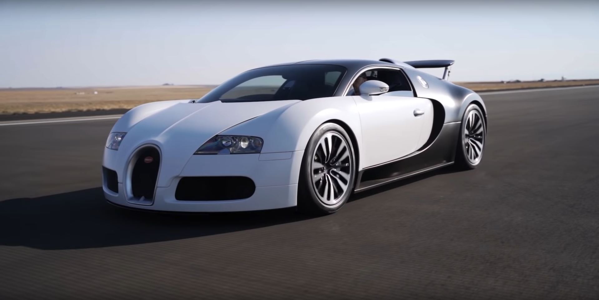 Bugatti Veyron vs SSC Tuatara