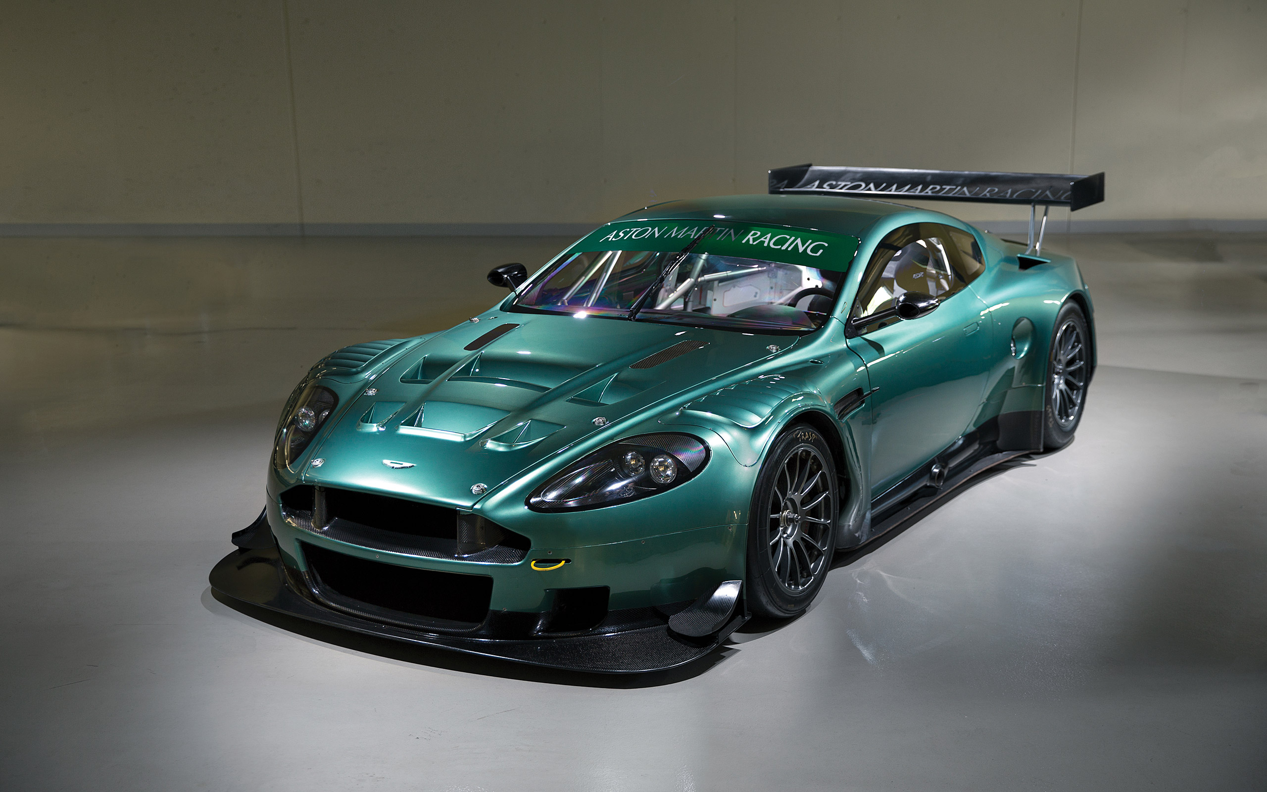 The Luxury Of Speed: 2005 Aston Martin DBR9