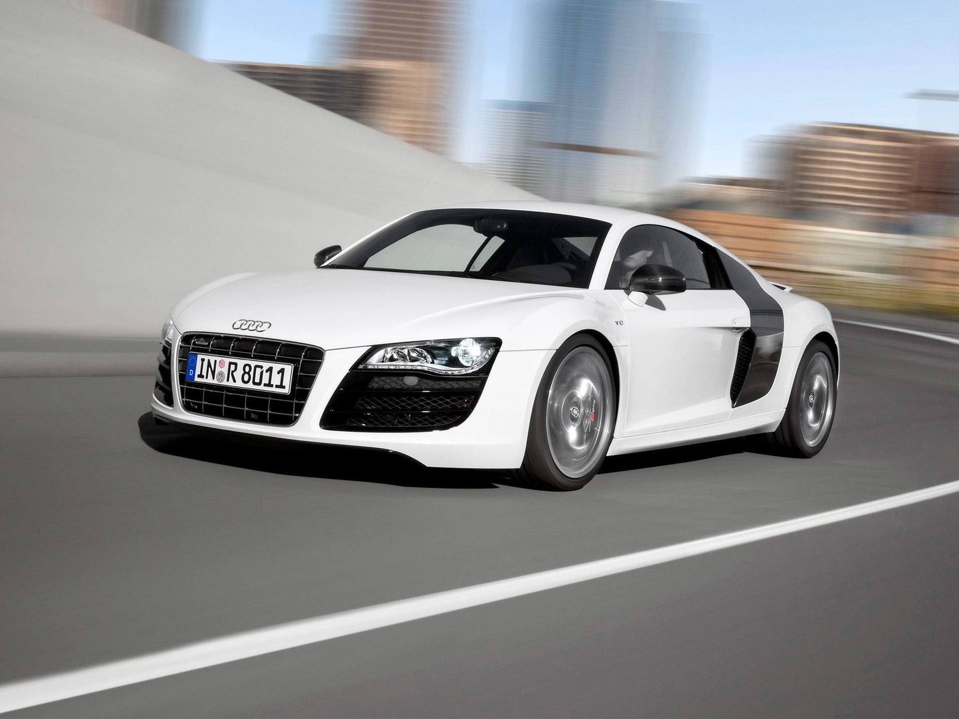 Машина 5. Audi r8 White. Ауди р8 кватро. Ауди r8 белая. Audi r8 Coupe.