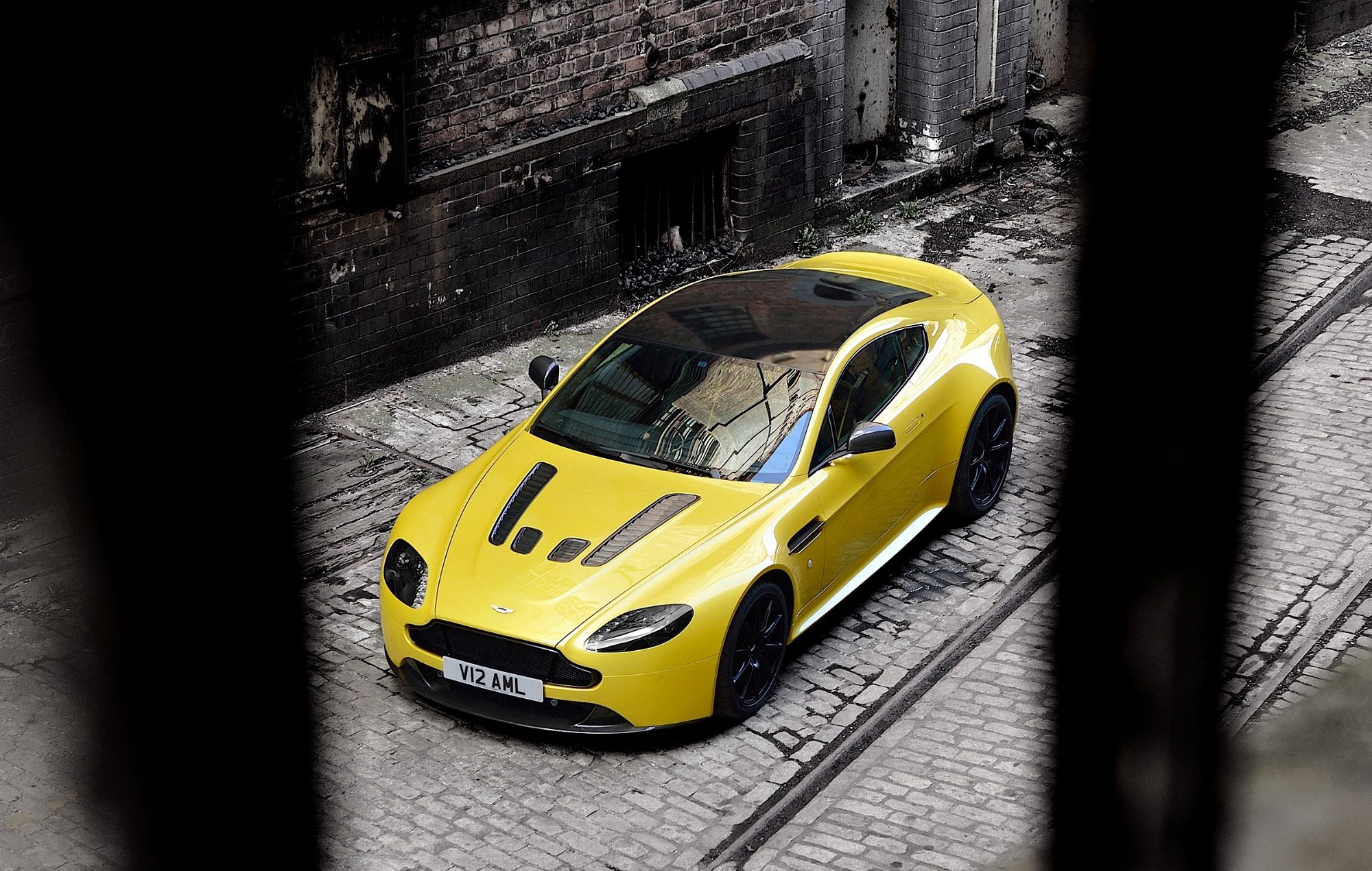 Aston Martin V12 Vantage