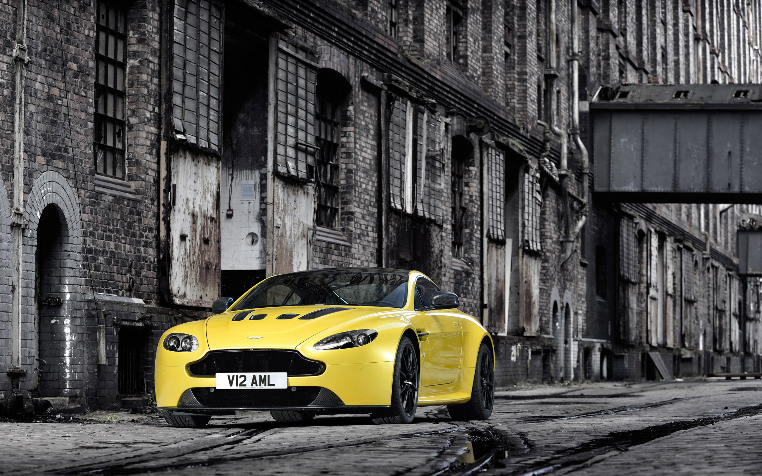 Aston Martin V12 Vantage