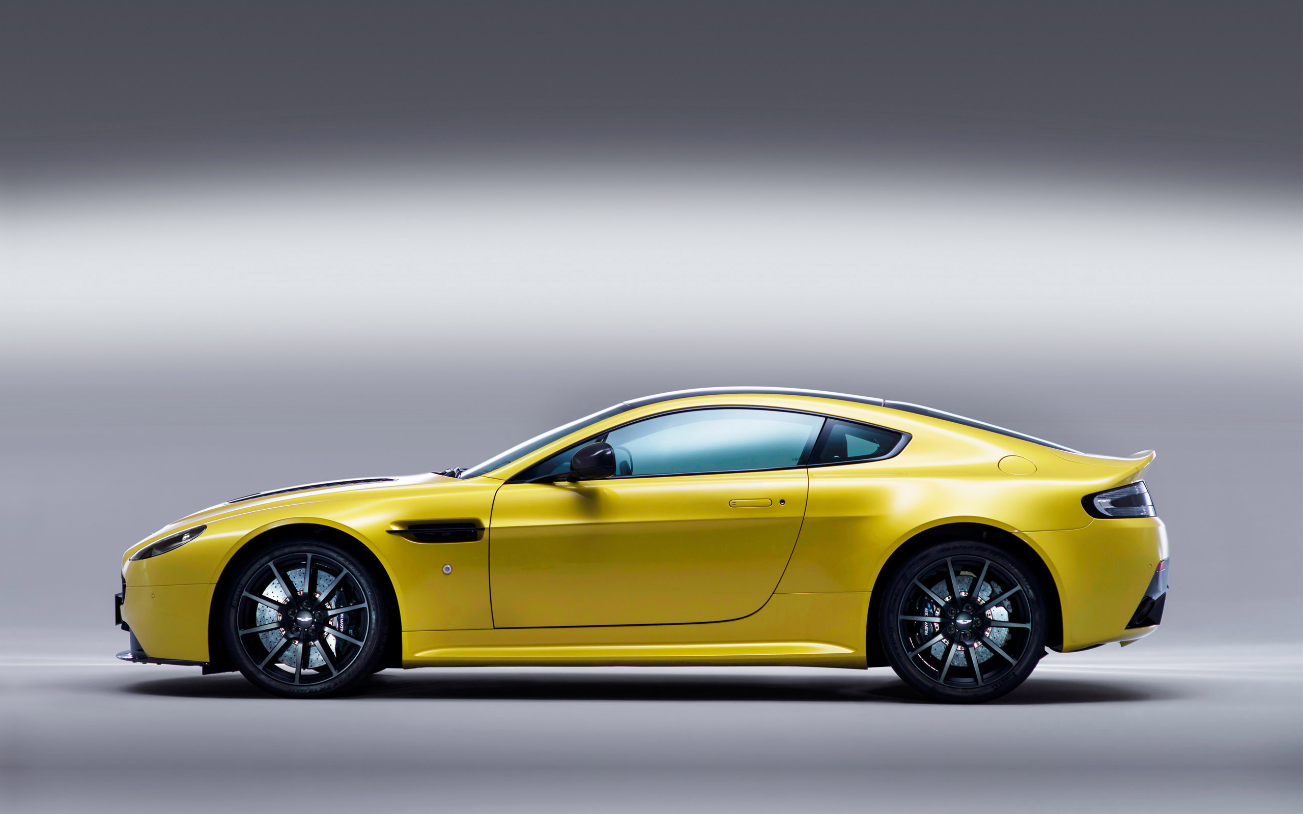 Aston Martin V12 Vantage