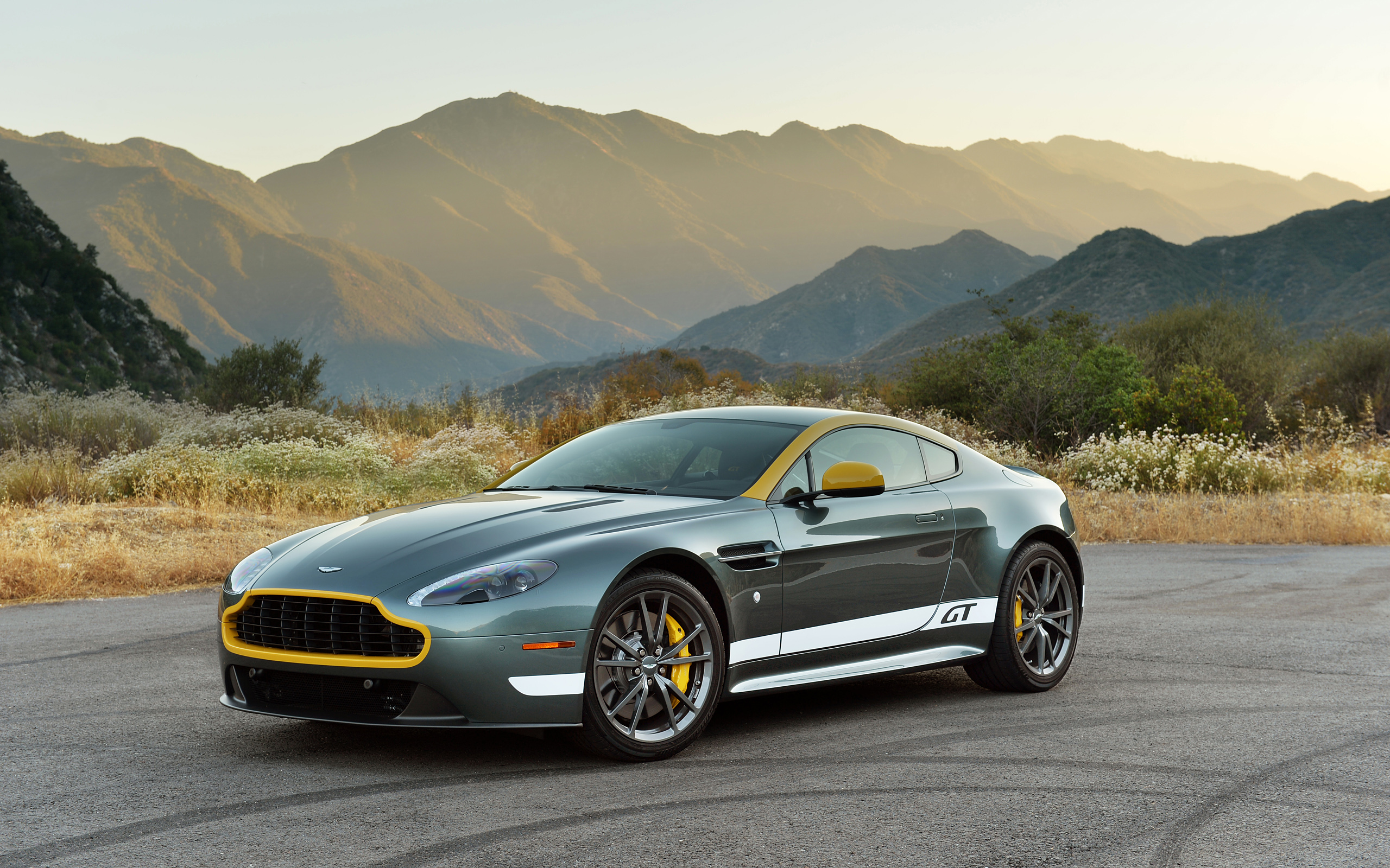 The Ultimate Driving Experience: 2015 Aston Martin V8 Vantage GT