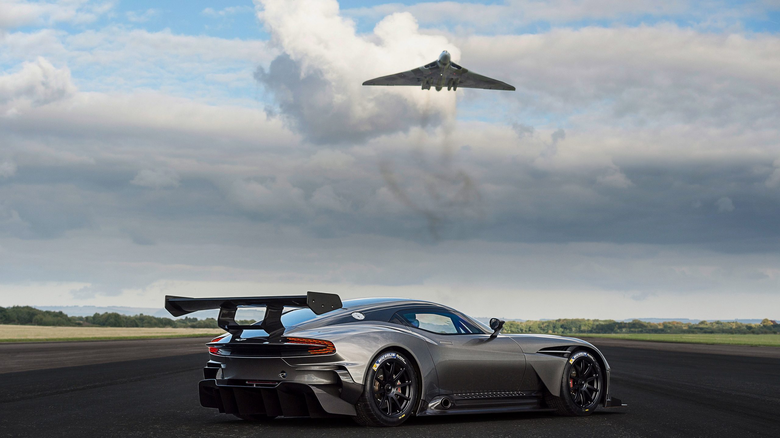 Aston Martin Vulcan 2016 Hypercar