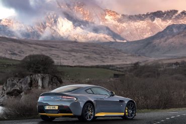 22017 Aston Martin V12 Vantage S