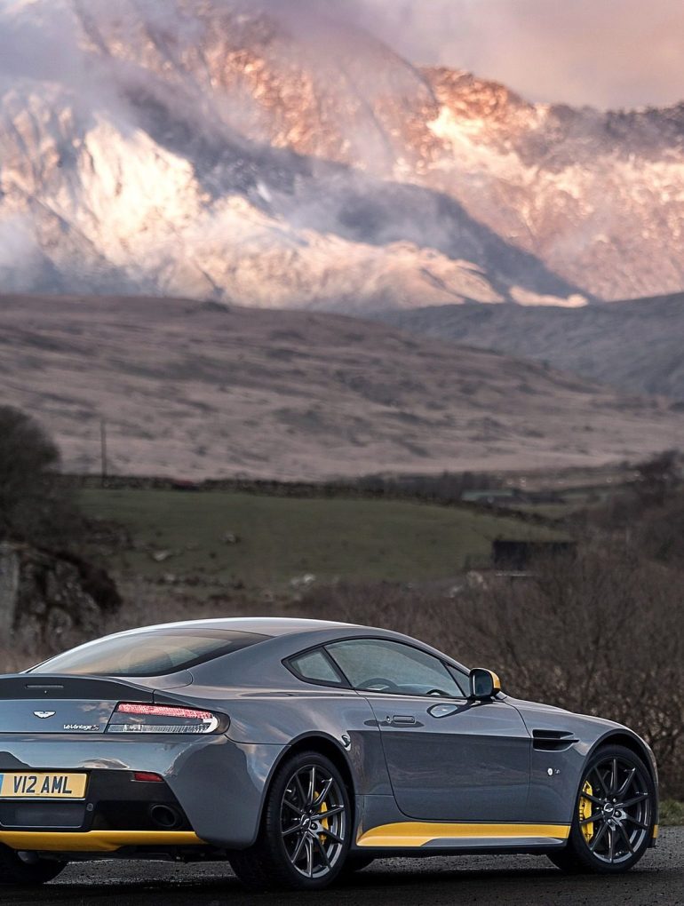 22017 Aston Martin V12 Vantage S
