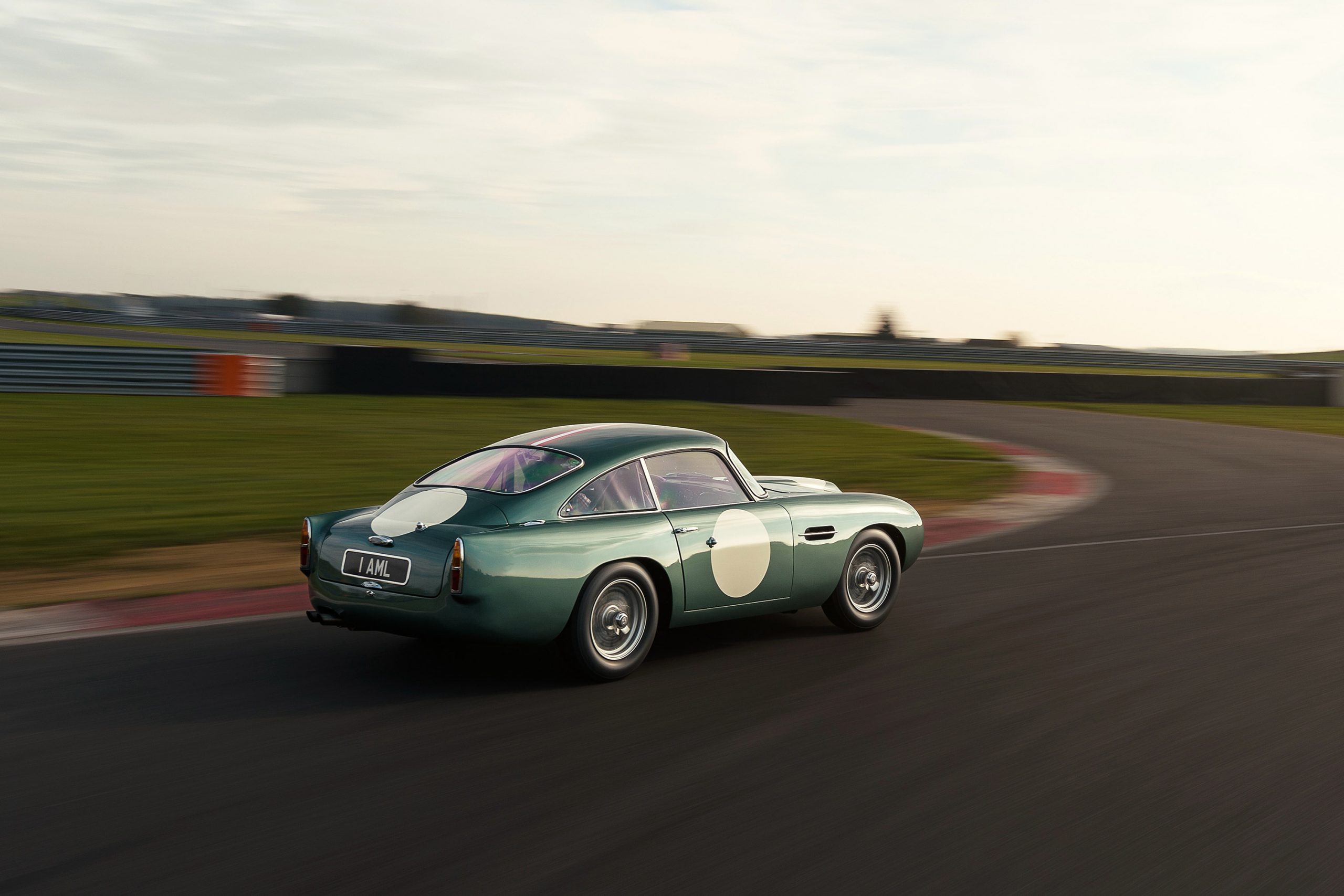 Aston Martin db4 gt continuation 2017 салон