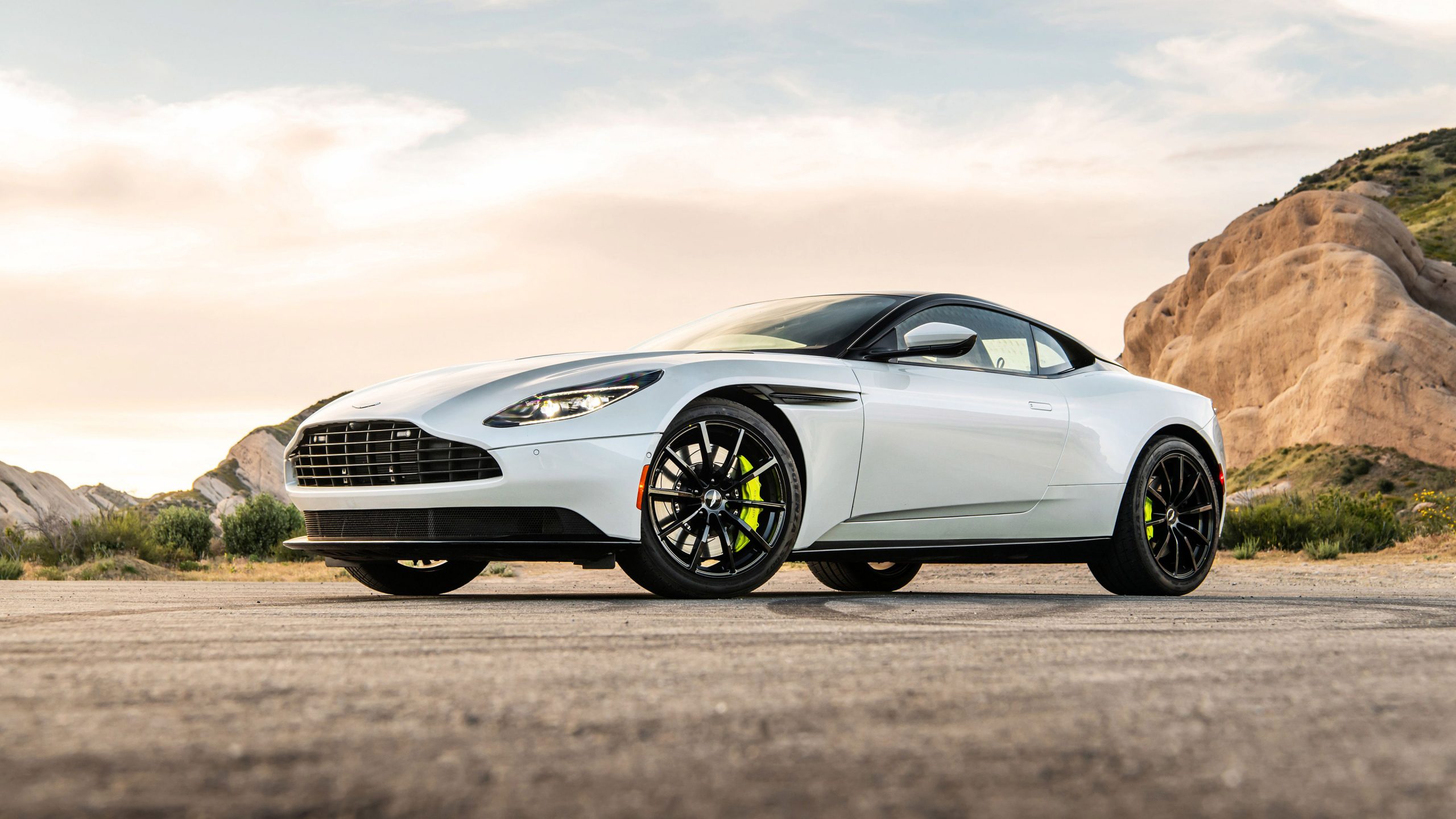 Aston Martin DB11 AMR