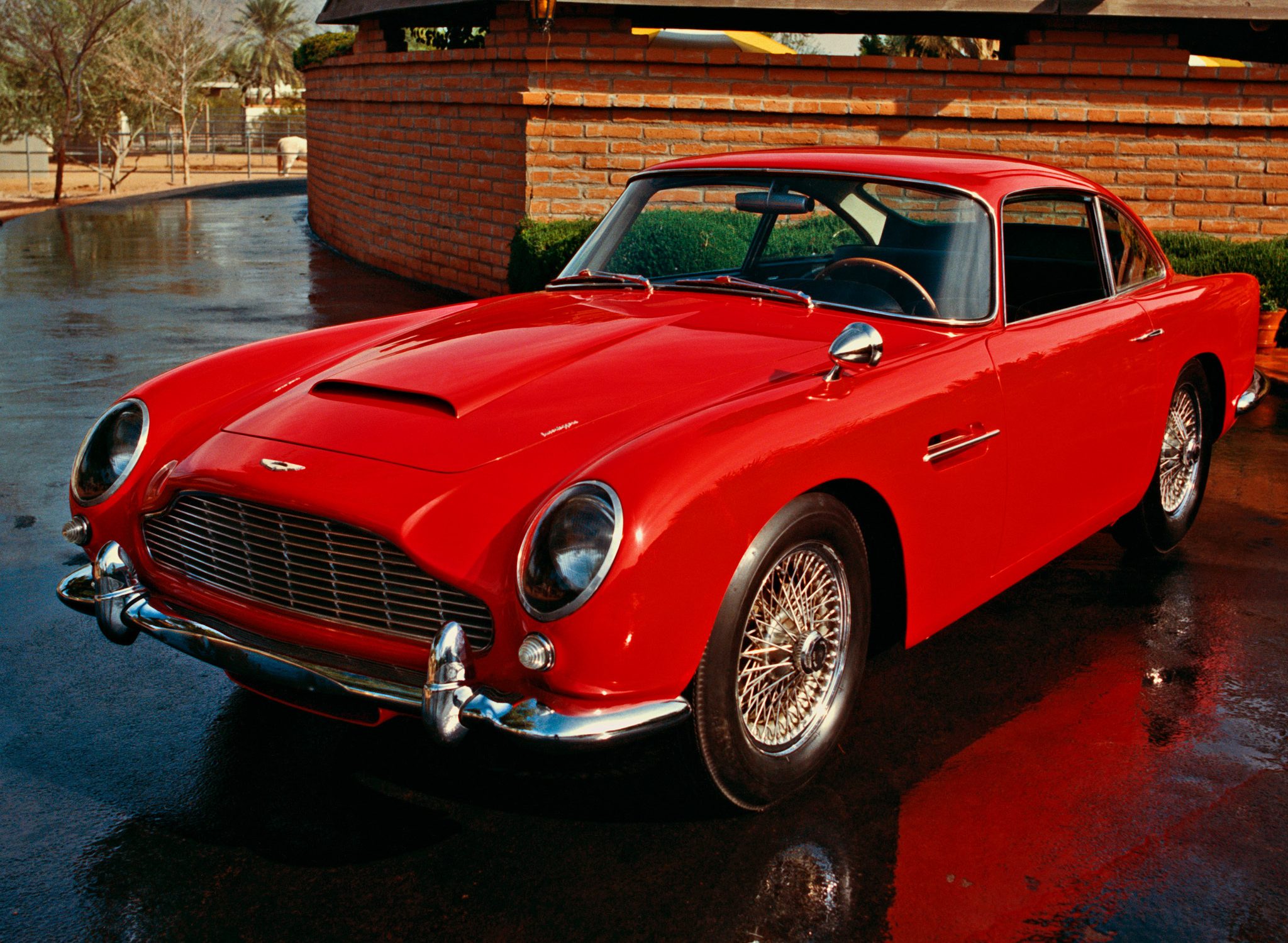 Астон Мартин db5