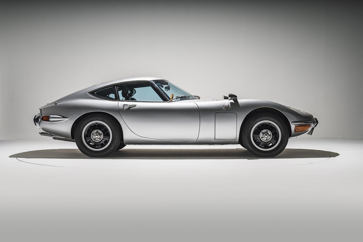 Toyota 2000GT - Japans First Super Car [Complete Review]