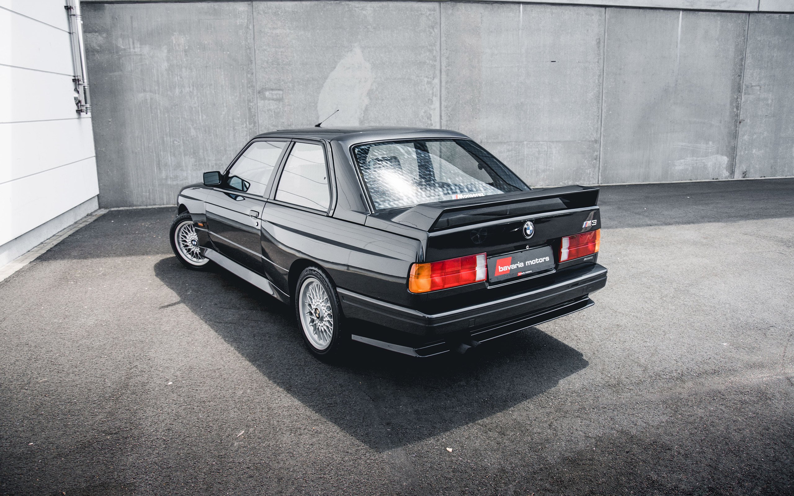 E30 wallpaper deals
