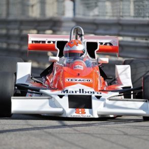 McLaren M26