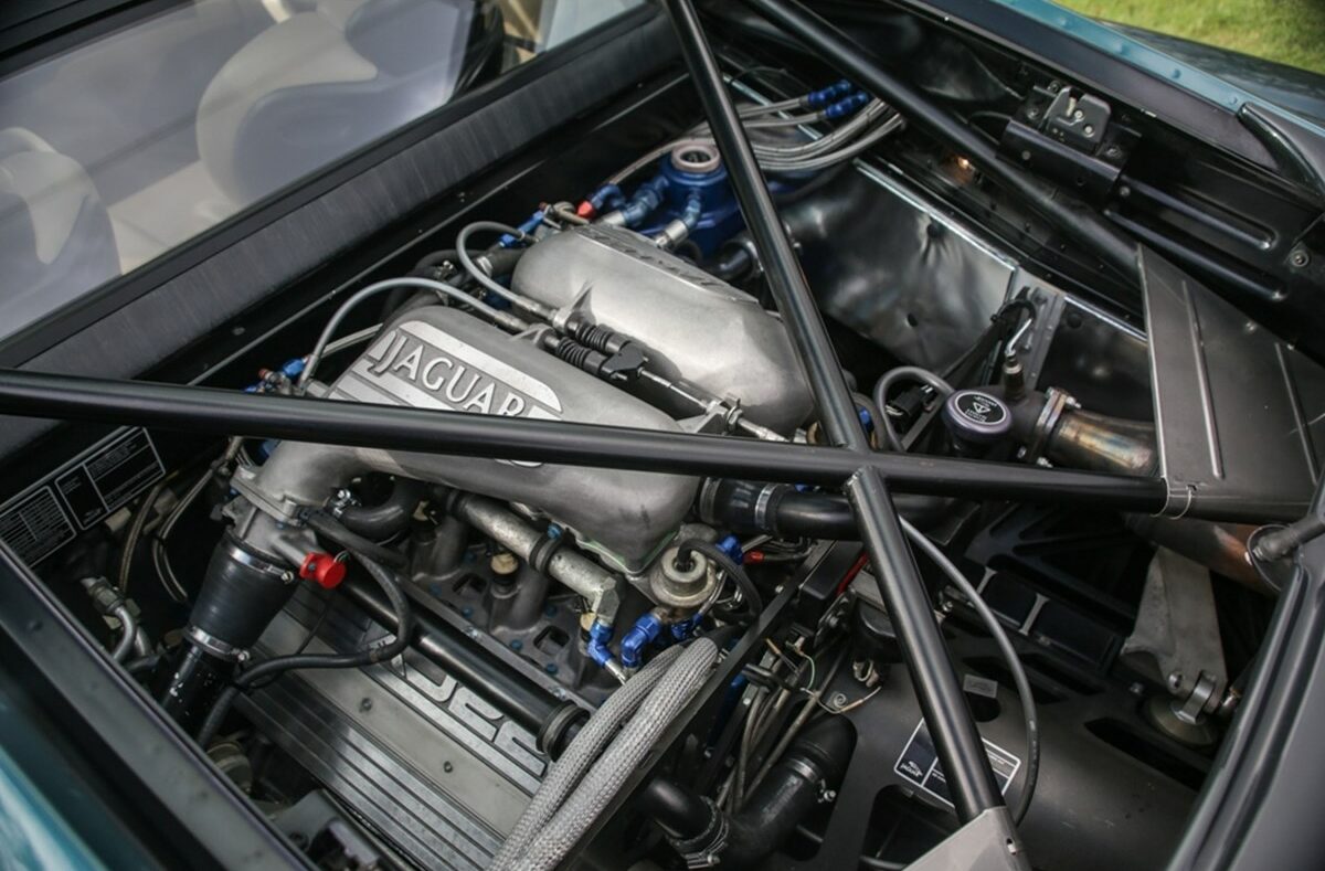 Jaguar XJ220 Engine