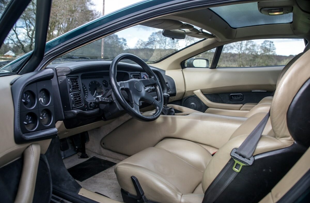 Jaguar XJ220 interior